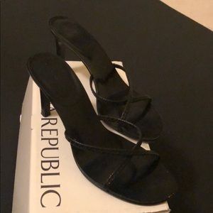 Black braided cross strap high heel sandals sz 7.5